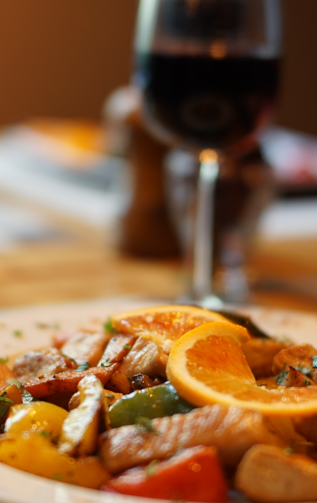 Putenbrustfilet in Curry-Mangosauce mit Zucchini und Reis - Elies Restaurant und Bar Hamburg